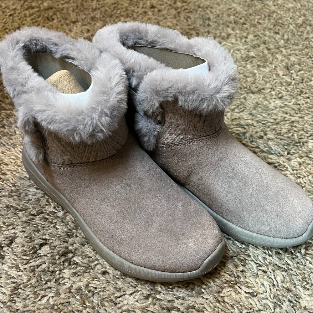 Skechers On-the-GO City Water Repellent Suede Boots Dark Taupe Women's 5